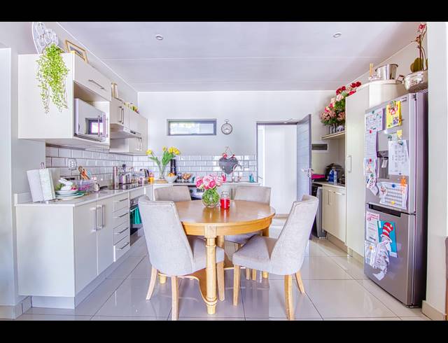 2 BEDROOM APARTMENT TO LET IN BRYANSTON